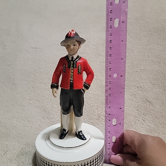 Vintage Schmid Music Box, Italian Boy, Playing  "Arrivederci Roma "circa 1940-69 - Picture 6 of 7